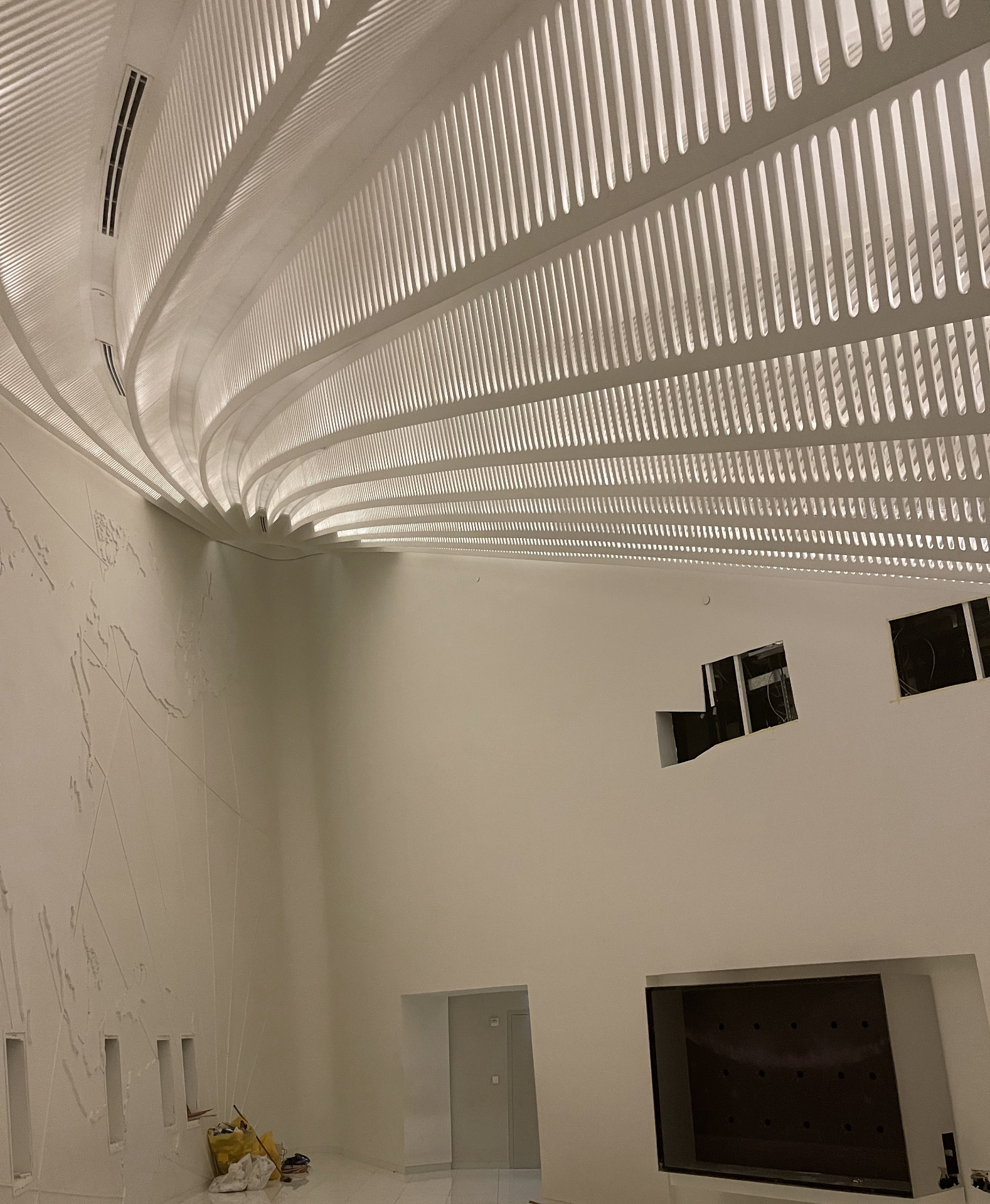 Qatar Pavilion curved interior ceiling with louvered skylight design