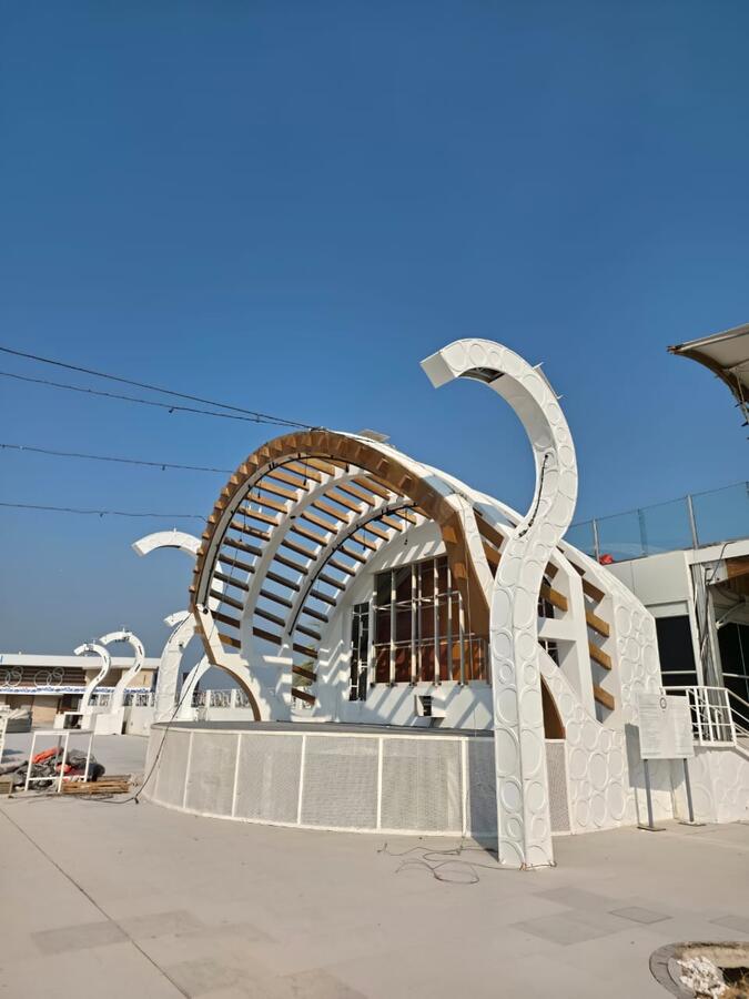 Zero Gravity decorative sculpture and curved structure
